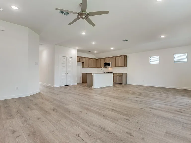 4908 Pebblewood Dr — Photo 7