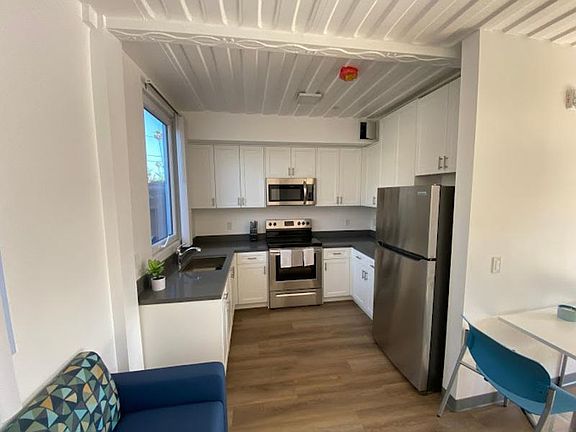 3rd image of 837 W 82nd St #106