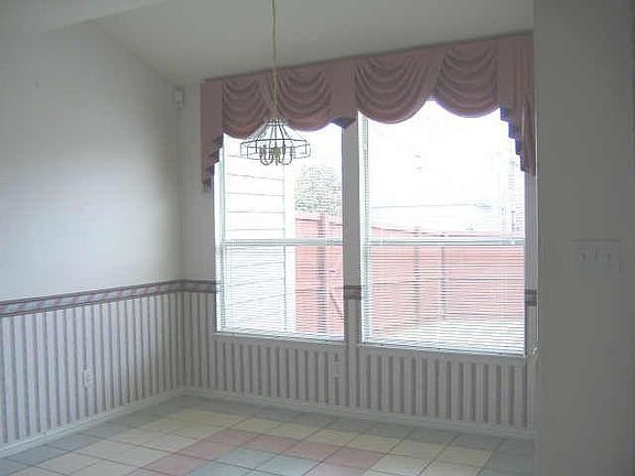 4th image of 2217 Balleybrooke Dr