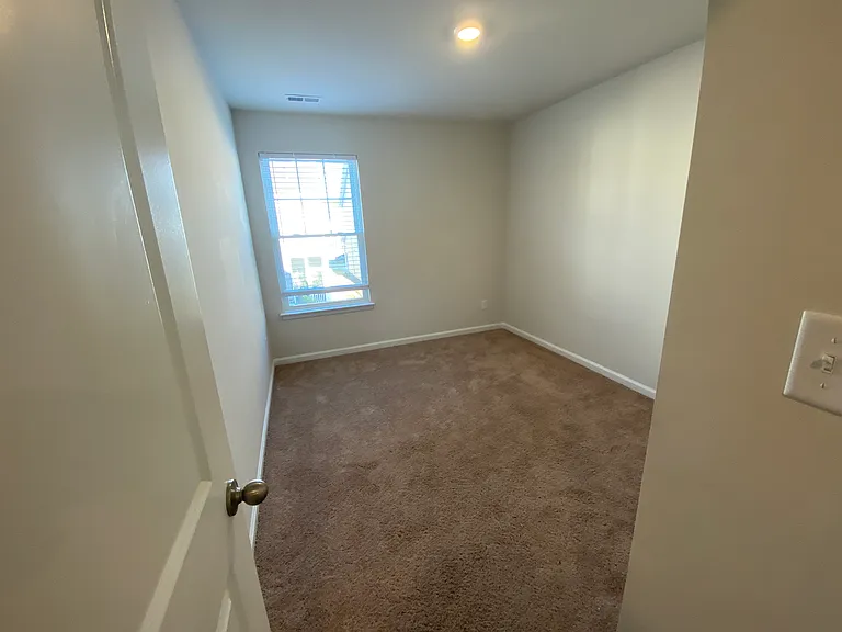 1512 Auckland Ct — Photo 32