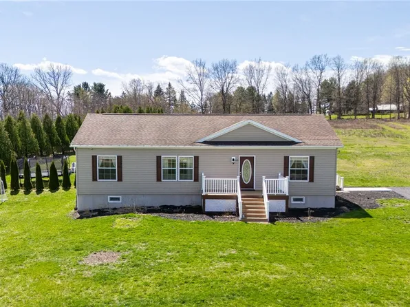 63 Harmon Rd, Churchville, NY 14428