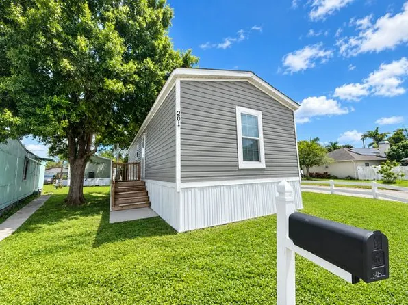 4000 24th St N #201, Petersburg, FL 33714