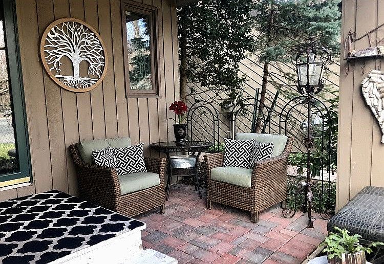 Front outside sitting area.