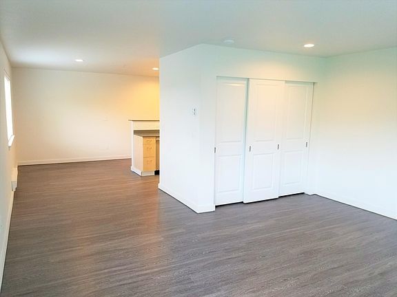 4th image of 4759 Lynwood Center Rd NE #2E