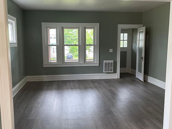 2nd image of 601 Palmer St #2