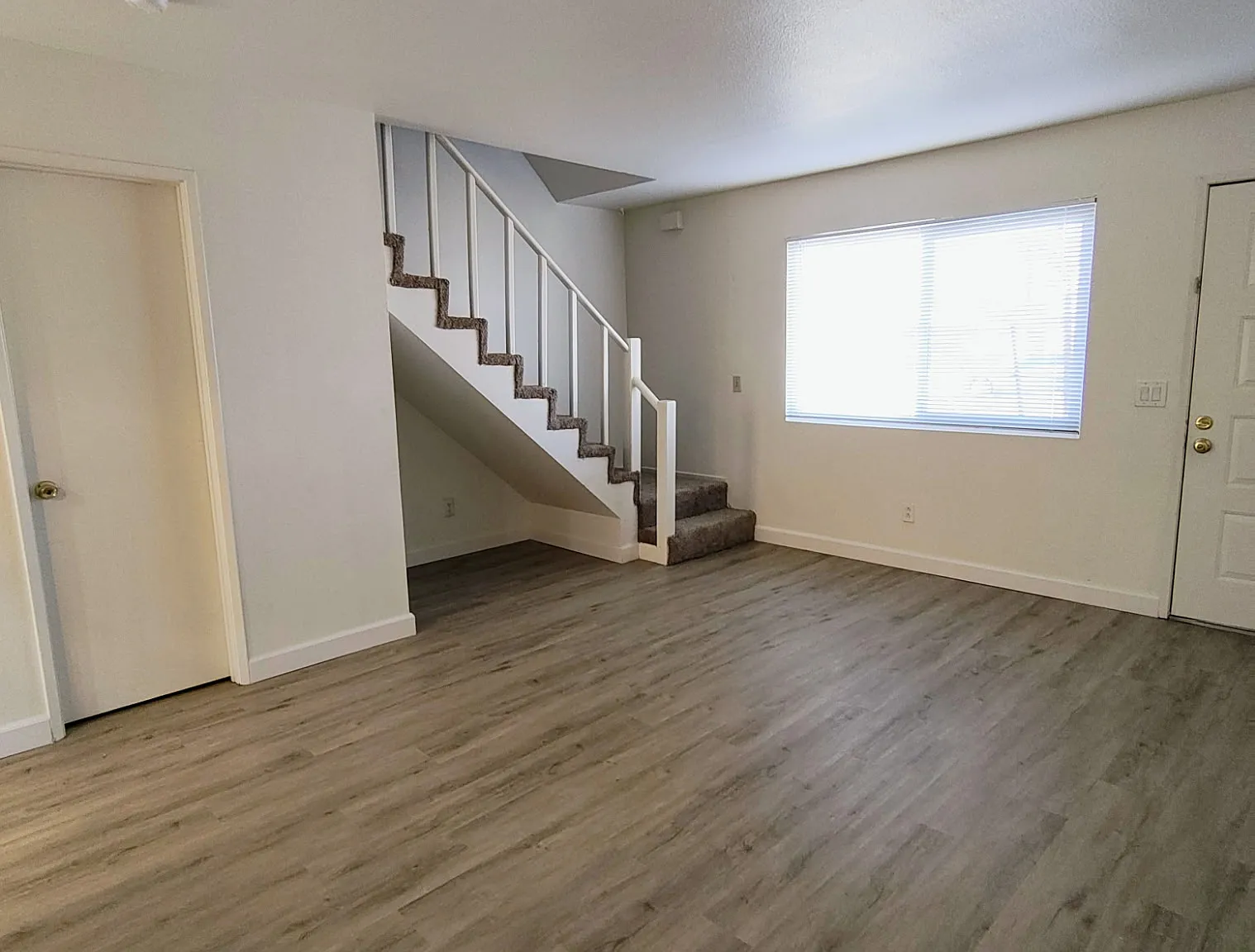 303 S Imperial Ave — Photo 2