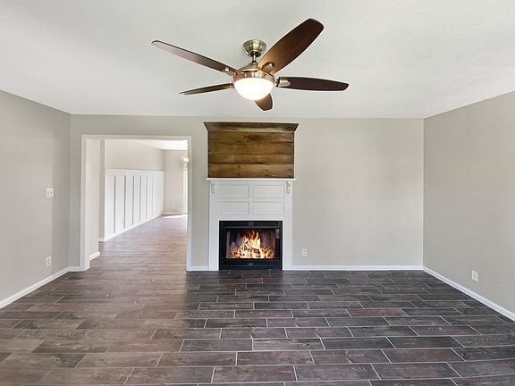 3rd image of 1949 Berkshire Dr