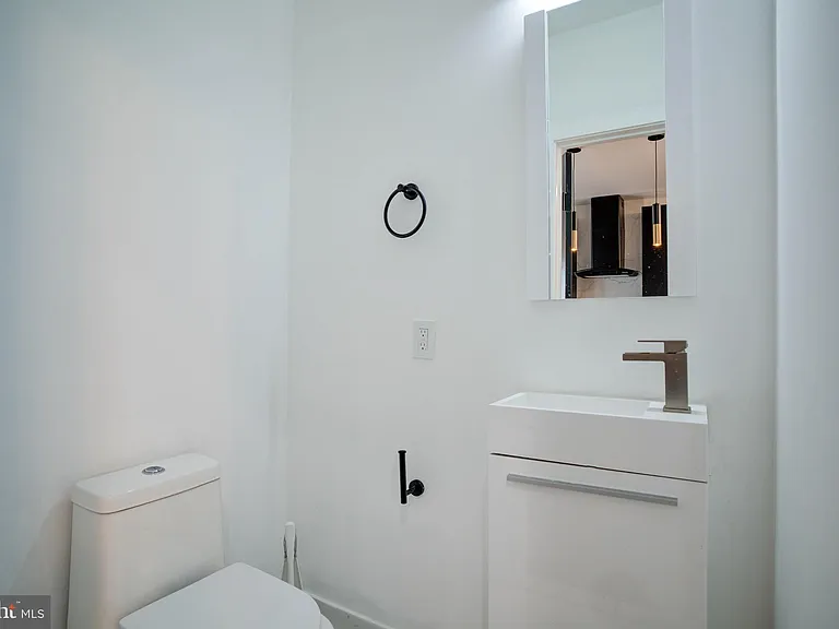 3038 Salmon St — Photo 34