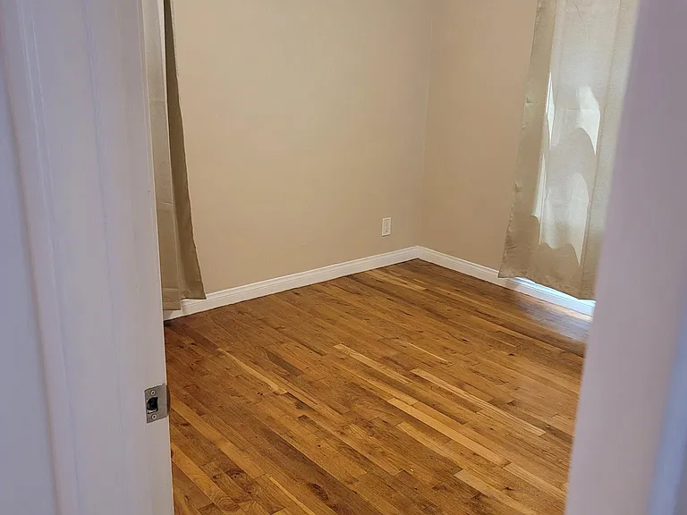 6503 White Oak Ave — Photo 33