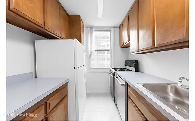 Sold by Douglas Elliman | media 6