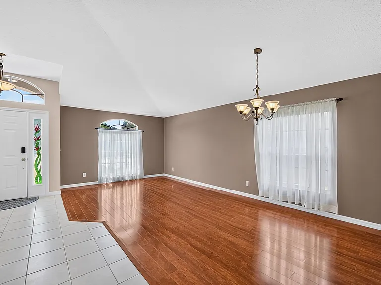 933 Shaw Cir — Photo 5
