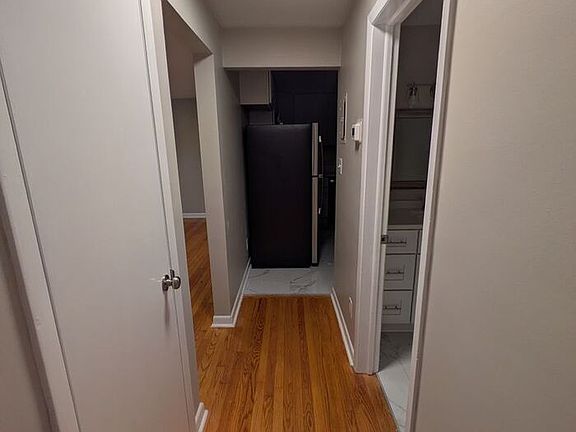 4th image of 1078 16th Ave NW