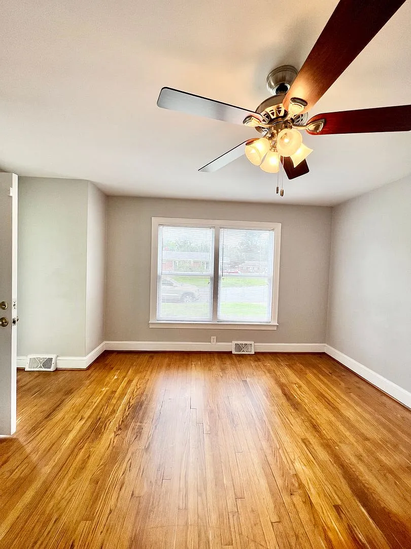 112 N Meade St. — Photo 3