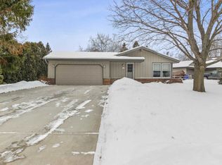 W168S6967 Parkland Dr, Muskego, WI 53150