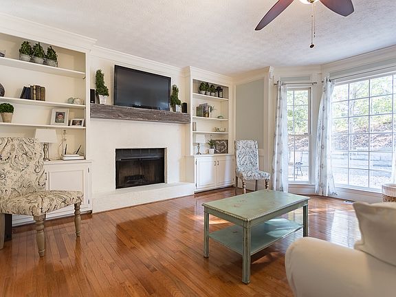 5th image of 400 Bellflower Ct