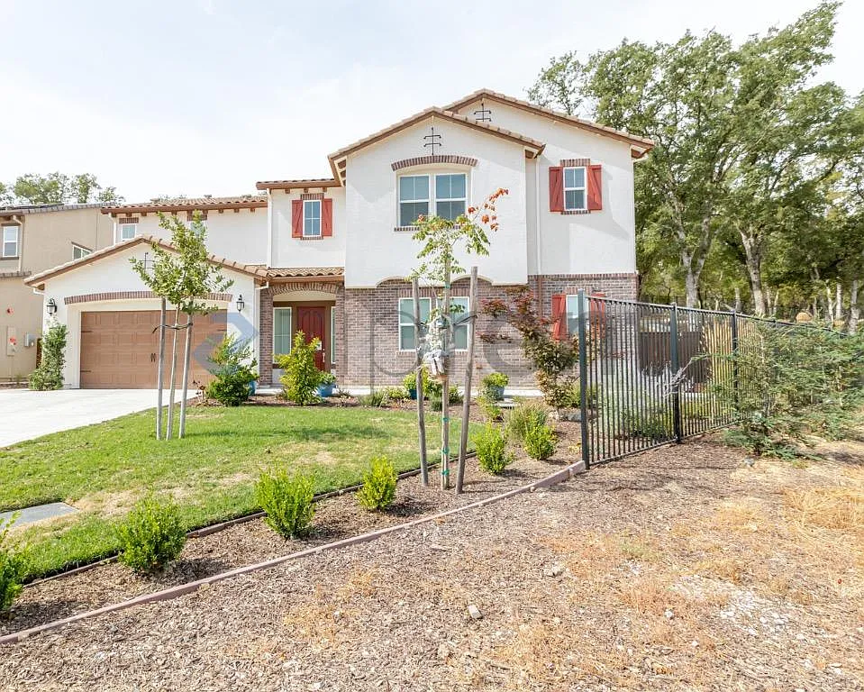 5 bed, 3.5 bath, 4041 sqft, $5,390 — Photo 3