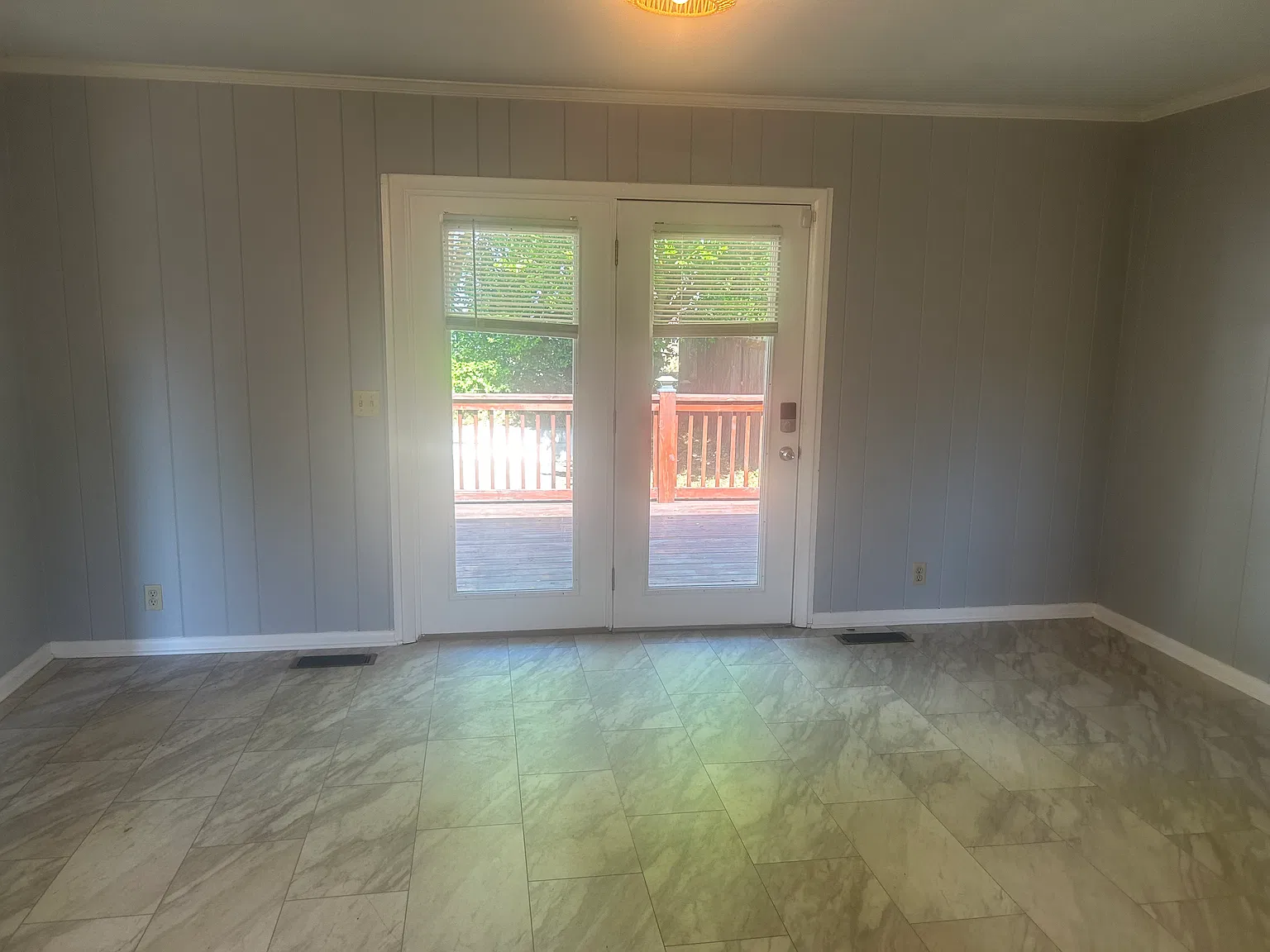3 bed, 1.5 bath, 1350 sqft, $2,300 — Photo 4