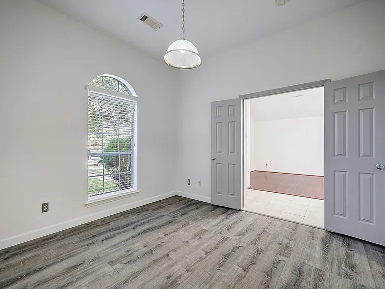 17407 Winfield Sq — Photo 6