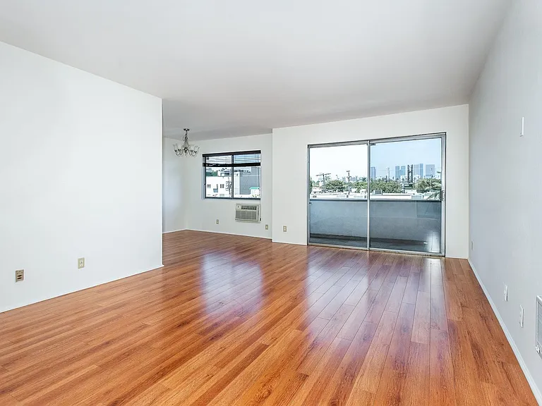 1000 S Wooster St — Photo 18