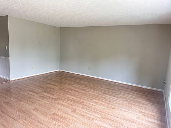 4th image of 6690 Fernshire Ct
