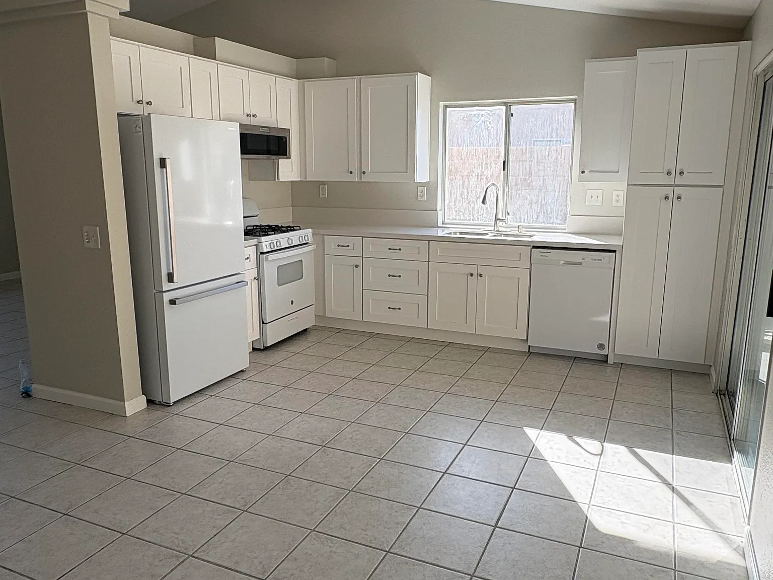 5 bed, 1301 sqft, $2,850 — Photo 4