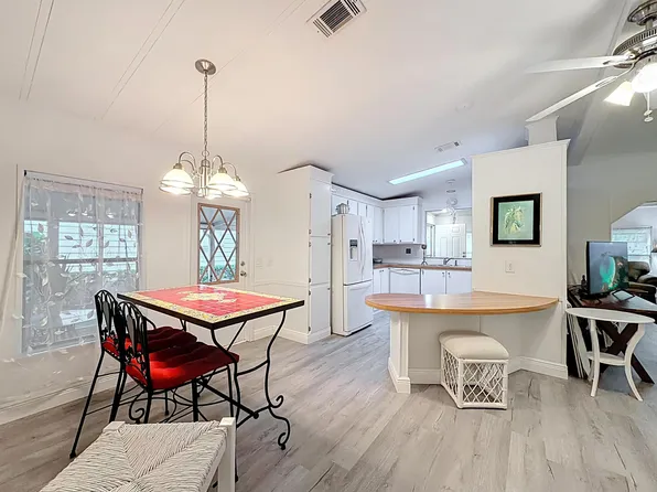 7335 SE Independence Avenue, Hobe Sound, FL 33455