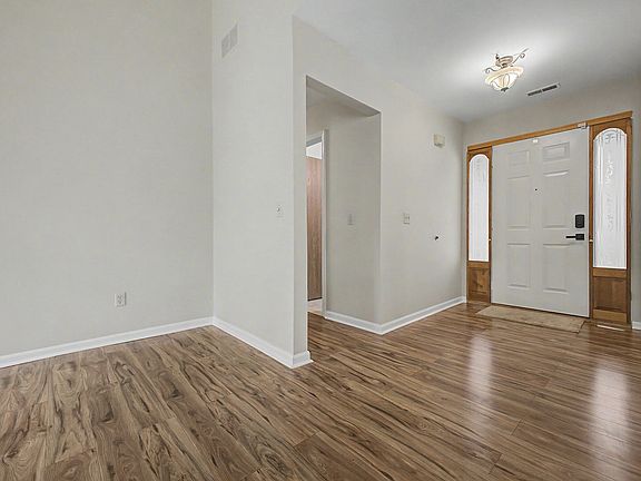 4th image of 32887 Chapman Cir