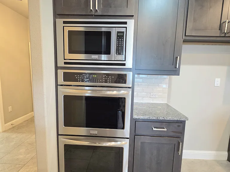 Double Ovens, microwave