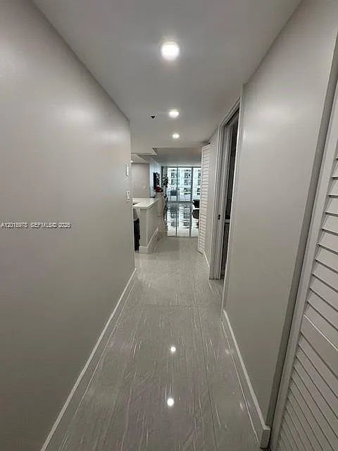 Venetia Condo — Photo 2