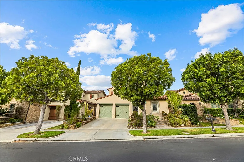 3 bed, 3.5 bath, 2626 sqft, $9,500 — Photo 4