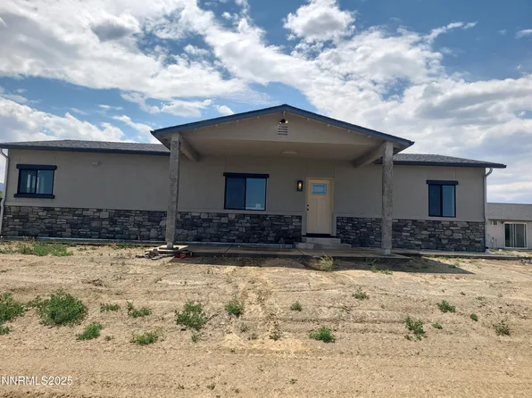 900 Cattle Dr, Fernley, NV 89408