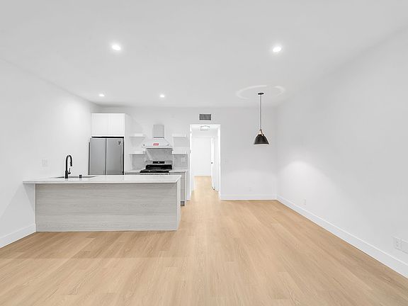 4th image of 2062 Dracena Dr #9
