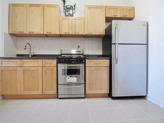 3rd image of 616 W 207th St APT 4E