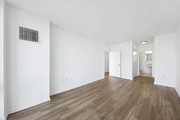 Rented by Greystar | media 2