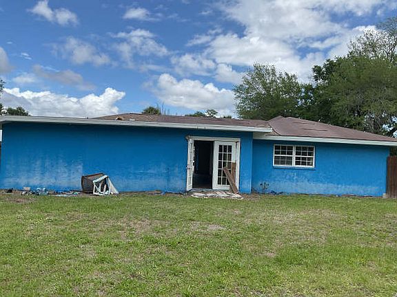 2nd image of 2611 Lakeshore Cir