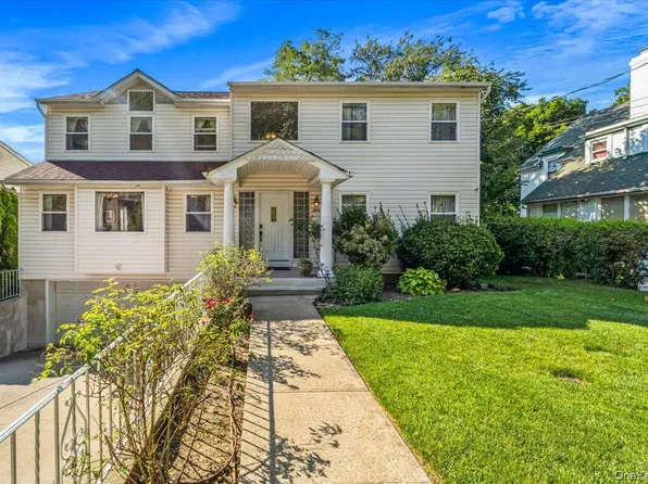 70 Manor Drive #A, Great Neck, NY 11020