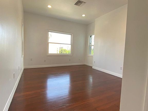 5th image of 1051 Beacon Ave