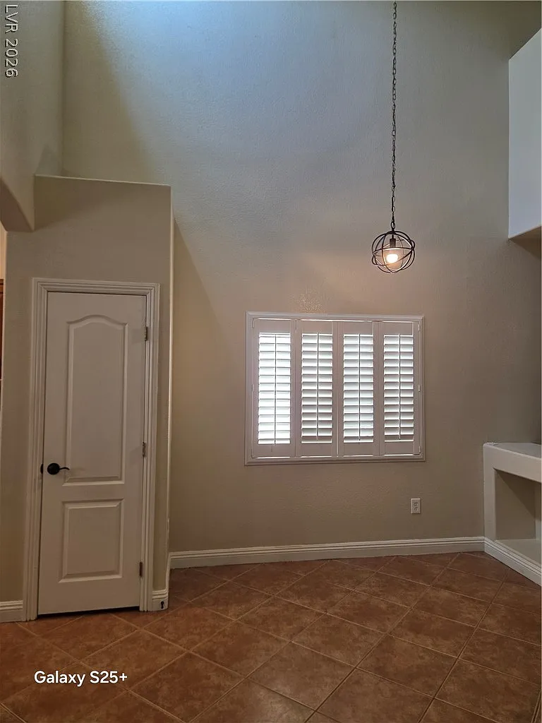 4 bed, 2.5 bath, 1992 sqft, $2,200 — Photo 2