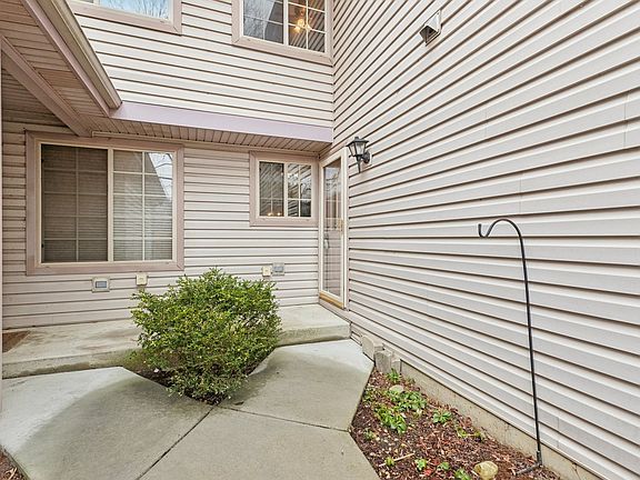 5th image of 1592 N Saint Marks Pl