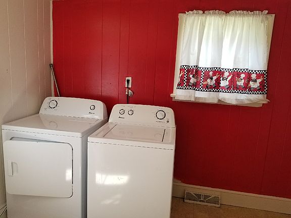 Washer dryer included