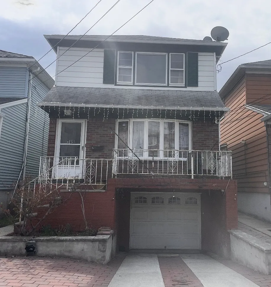 2 bed, 1000 sqft, $2,400 — Photo 1