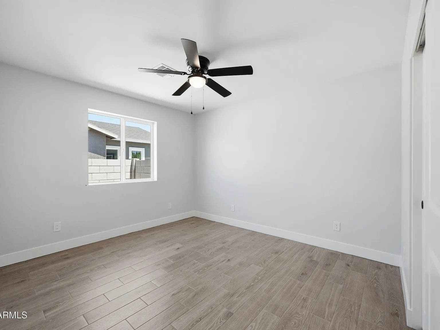 3 bed, 2100 sqft, $1,050 — Photo 3
