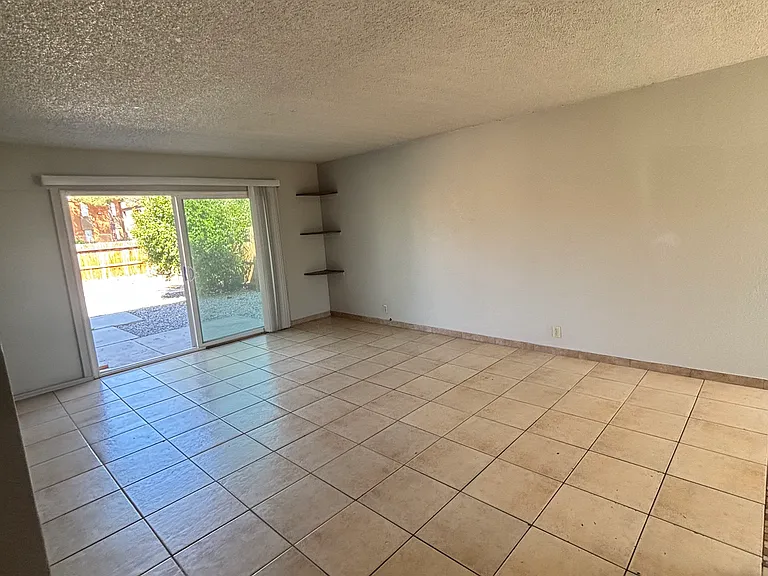 1004 N Jones Blvd #A — Photo 2