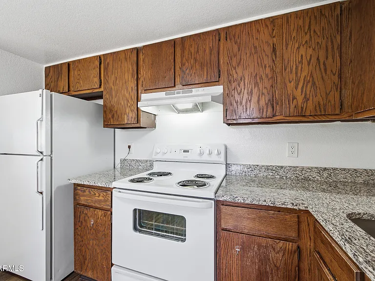 436 W Clark St #202 — Photo 8