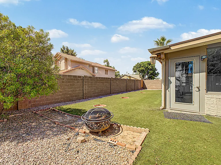1911 E Belmont Dr — Photo 34