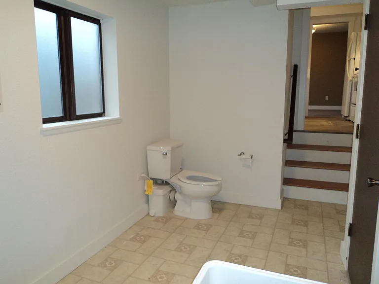 865 NE Scott Ct — Photo 7