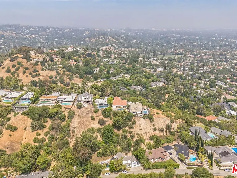 4576 Martson Dr — Photo 36