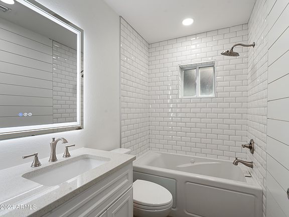 4th image of 350 W HORSESHOE Avenue