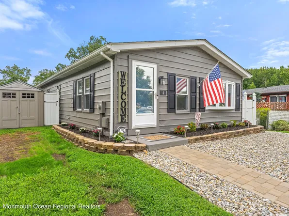 4 Doe Dr, Manalapan, NJ 07726