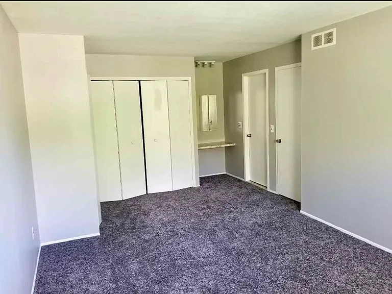 41725 Utica Rd — Photo 4